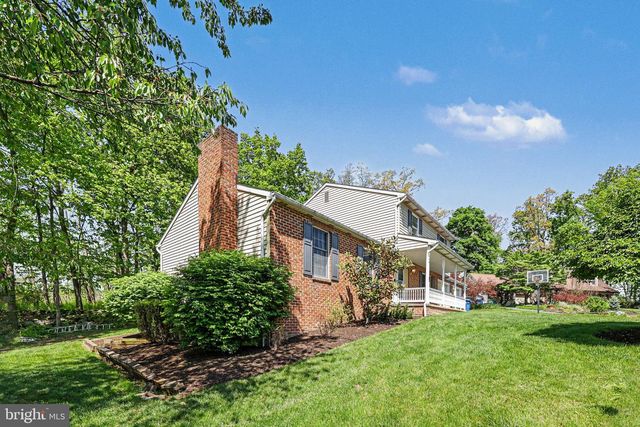 802 LEEDS CT, Harrisburg, PA 17112