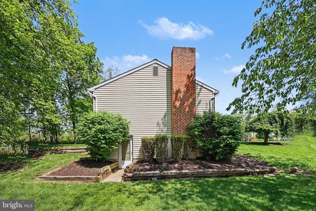 802 LEEDS CT, Harrisburg, PA 17112