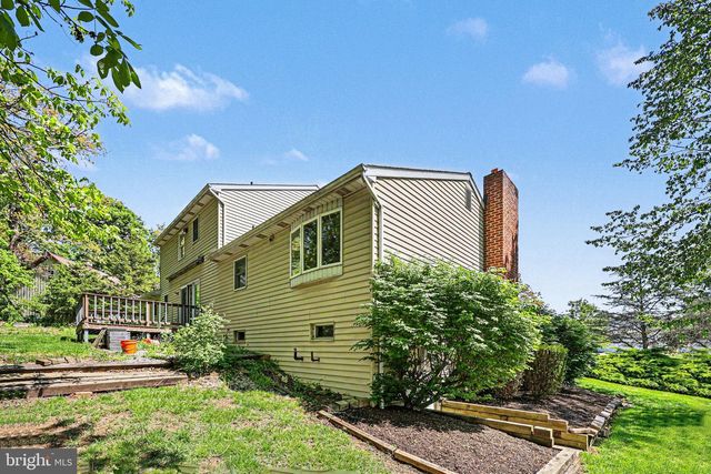 802 LEEDS CT, Harrisburg, PA 17112