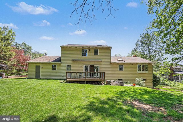 802 LEEDS CT, Harrisburg, PA 17112