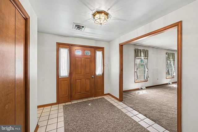 802 LEEDS CT, Harrisburg, PA 17112