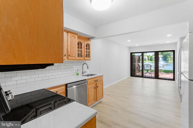 36 VIBURNUM LN, Mount Laurel, NJ 08054