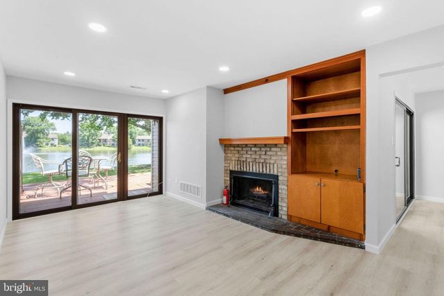 36 VIBURNUM LN, Mount Laurel, NJ 08054