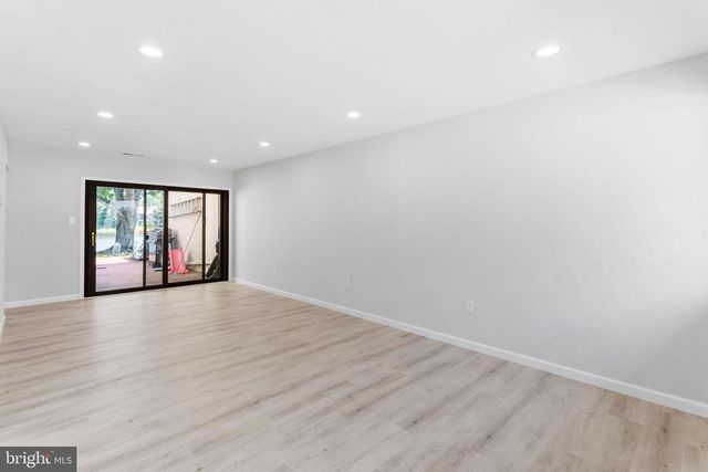 36 VIBURNUM LN, Mount Laurel, NJ 08054