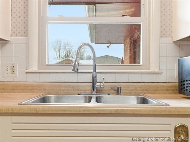 205 Crestwood Drive, Madison, IN 47250