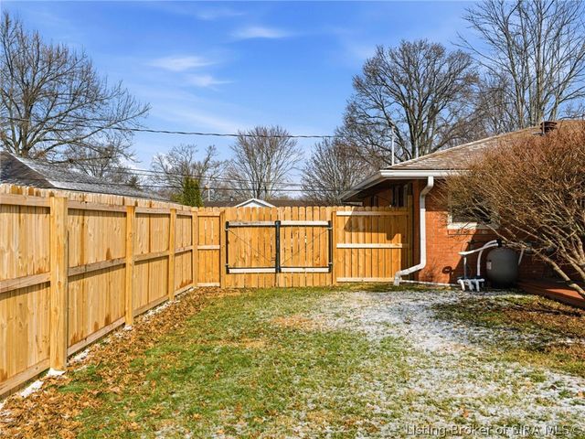 205 Crestwood Drive, Madison, IN 47250