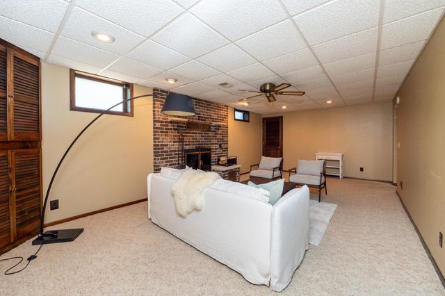 2705 Larch Lane N, Plymouth, MN 55441
