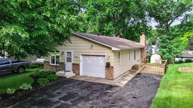 2705 Larch Lane N, Plymouth, MN 55441