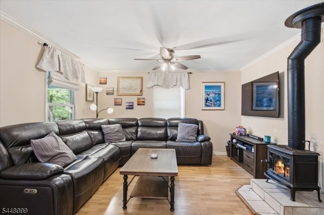 110 Maxim Dr, Hopatcong Boro, NJ 07843