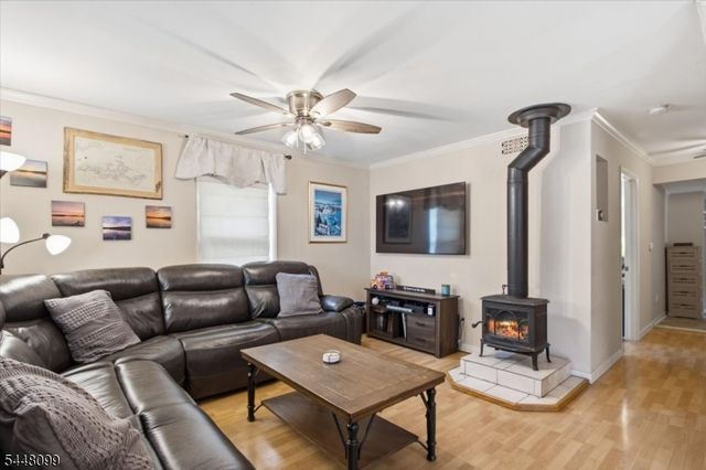 110 Maxim Dr, Hopatcong Boro, NJ 07843