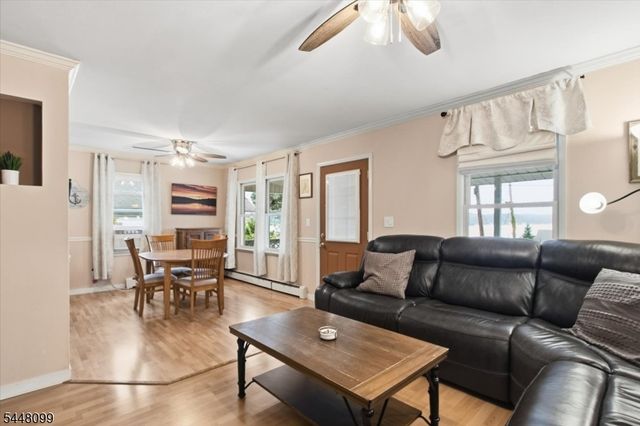 110 Maxim Dr, Hopatcong Boro, NJ 07843