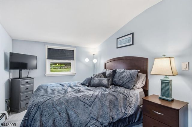 110 Maxim Dr, Hopatcong Boro, NJ 07843