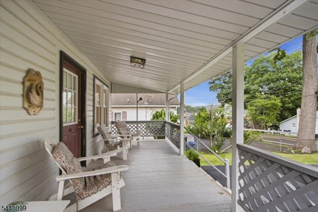 110 Maxim Dr, Hopatcong Boro, NJ 07843
