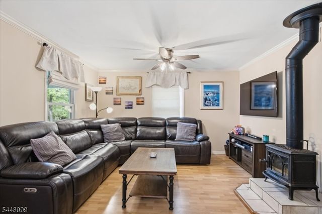 110 Maxim Dr, Hopatcong Boro, NJ 07843
