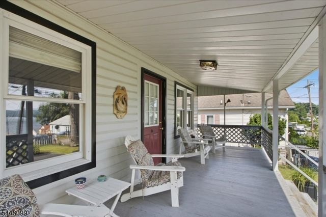110 Maxim Dr, Hopatcong Boro, NJ 07843
