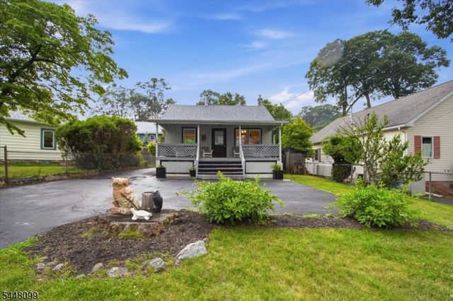 110 Maxim Dr, Hopatcong Boro, NJ 07843