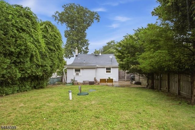 110 Maxim Dr, Hopatcong Boro, NJ 07843