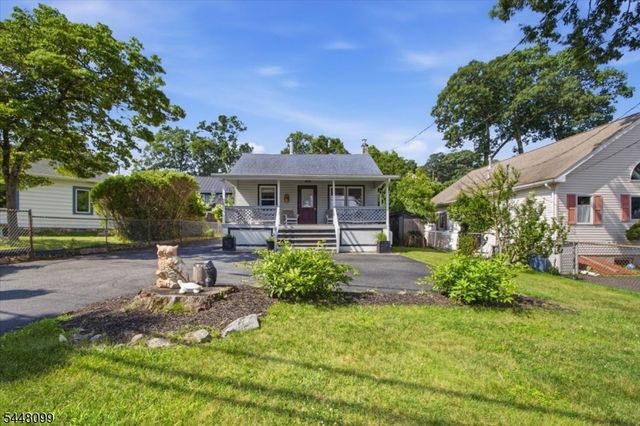 110 Maxim Dr, Hopatcong Boro, NJ 07843
