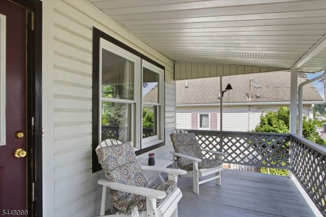 110 Maxim Dr, Hopatcong Boro, NJ 07843