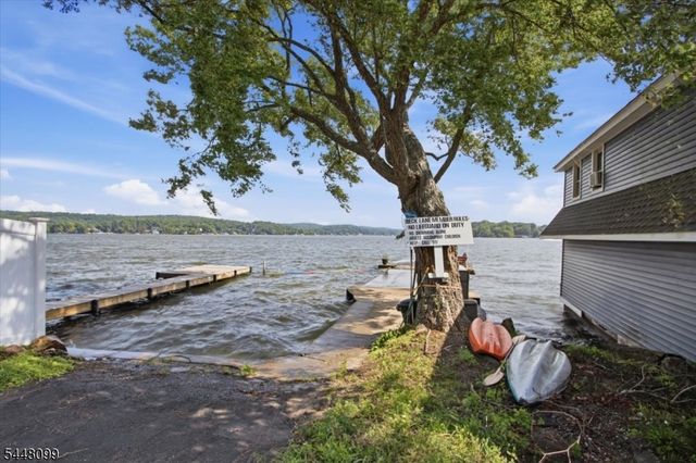 110 Maxim Dr, Hopatcong Boro, NJ 07843