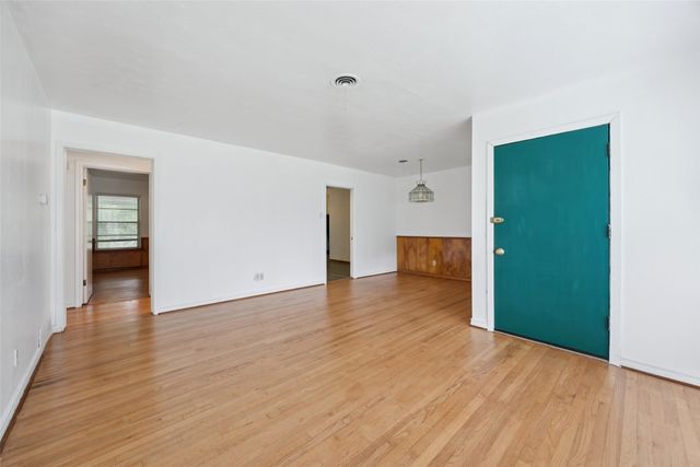 10136 San Juan Avenue, Dallas, TX 75228