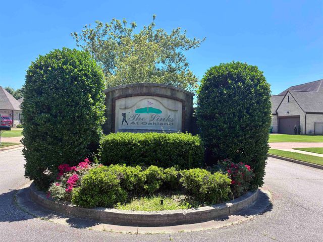 65 BENTGRASS CV, Oakland, TN 38060
