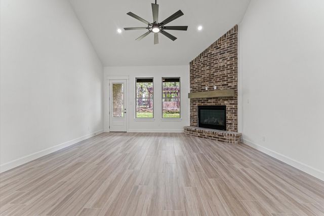 205 Blue Hill Drive, Montgomery, TX 77356