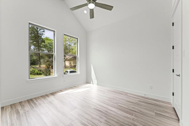 205 Blue Hill Drive, Montgomery, TX 77356