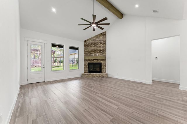 205 Blue Hill Drive, Montgomery, TX 77356