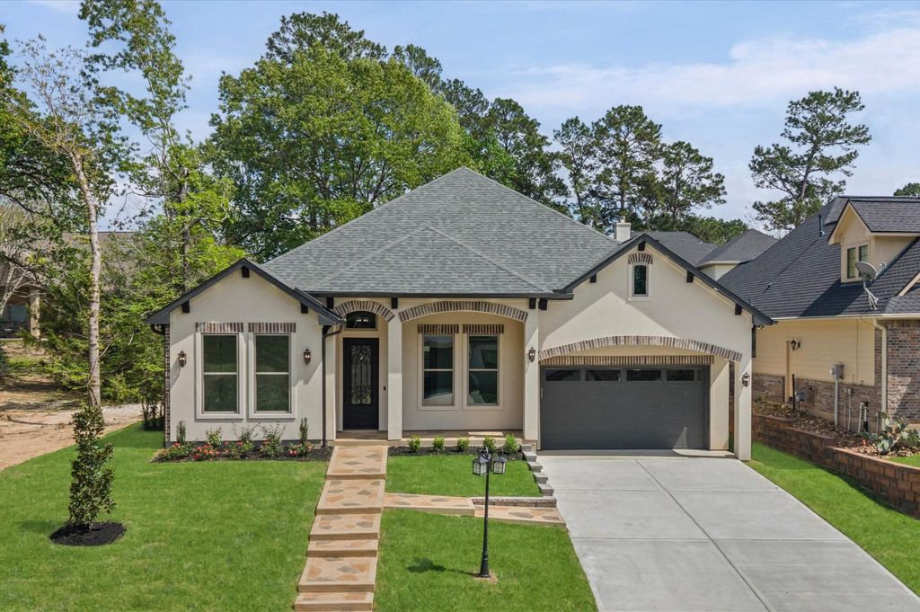205 Blue Hill Drive, Montgomery, TX 77356