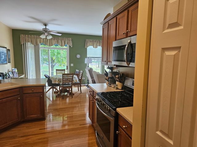 21319 Lily Lake Lane, Crest Hill, IL 60403