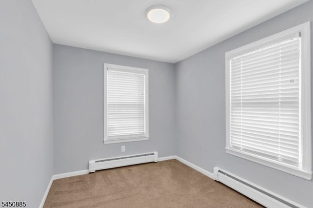 96 Mount View St, Newton Town, NJ 07860