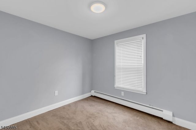 96 Mount View St, Newton Town, NJ 07860