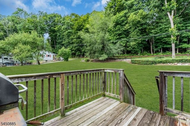 96 Mount View St, Newton Town, NJ 07860