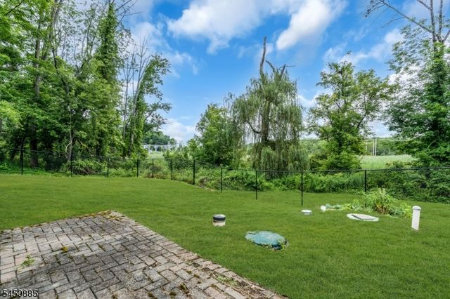 96 Mount View St, Newton Town, NJ 07860