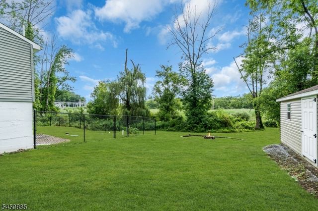 96 Mount View St, Newton Town, NJ 07860