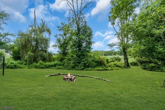 96 Mount View St, Newton Town, NJ 07860