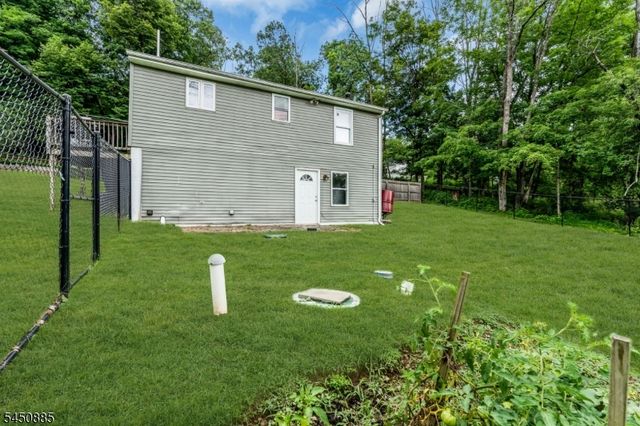 96 Mount View St, Newton Town, NJ 07860