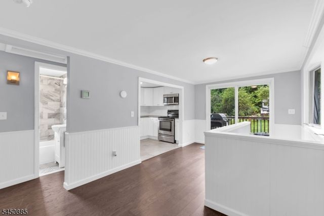 96 Mount View St, Newton Town, NJ 07860