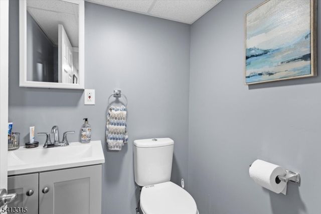 17 Helen St, Warren Twp., NJ 07059