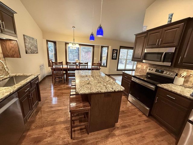 2017 MORNING DEW LANE, De Pere, WI 54115