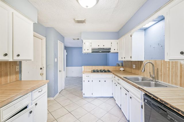2718 Tinechester Drive, Houston, TX 77339