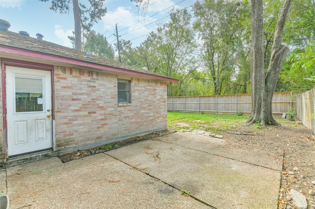 2718 Tinechester Drive, Houston, TX 77339