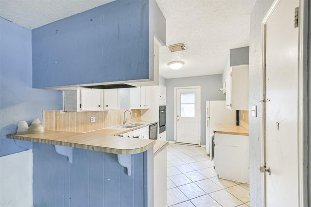 2718 Tinechester Drive, Houston, TX 77339