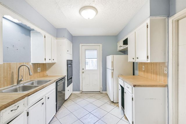 2718 Tinechester Drive, Houston, TX 77339