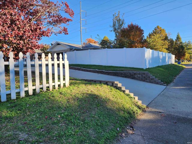 2131 W Iowa Street, Evansville, IN 47712