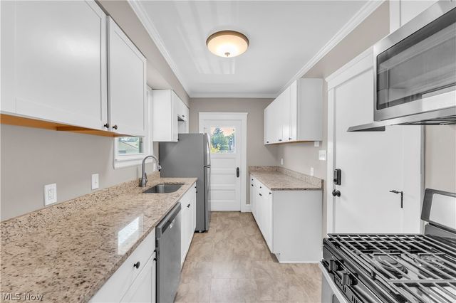 1631 Waterbury Road, Lakewood, OH 44107