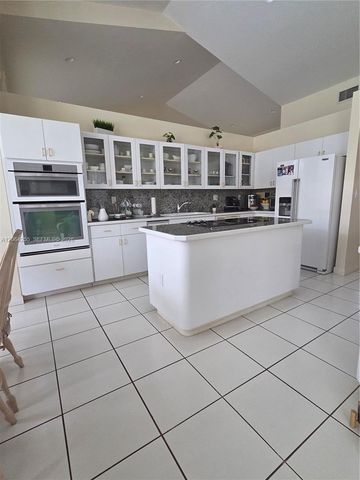 8235 SW 85th Ter, Miami, FL 33143