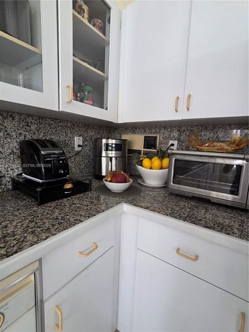 8235 SW 85th Ter, Miami, FL 33143