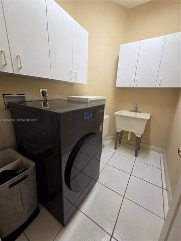 8235 SW 85th Ter, Miami, FL 33143